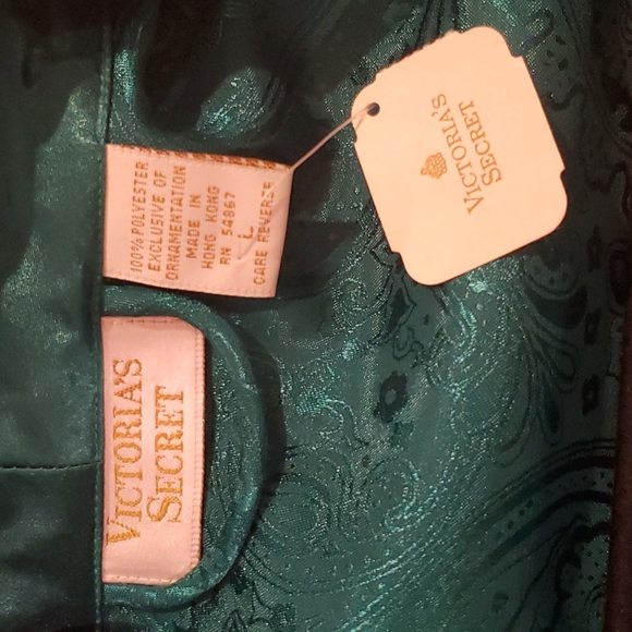 🆕️Vintage Victoria Secret Robe - Picture 2 of 15